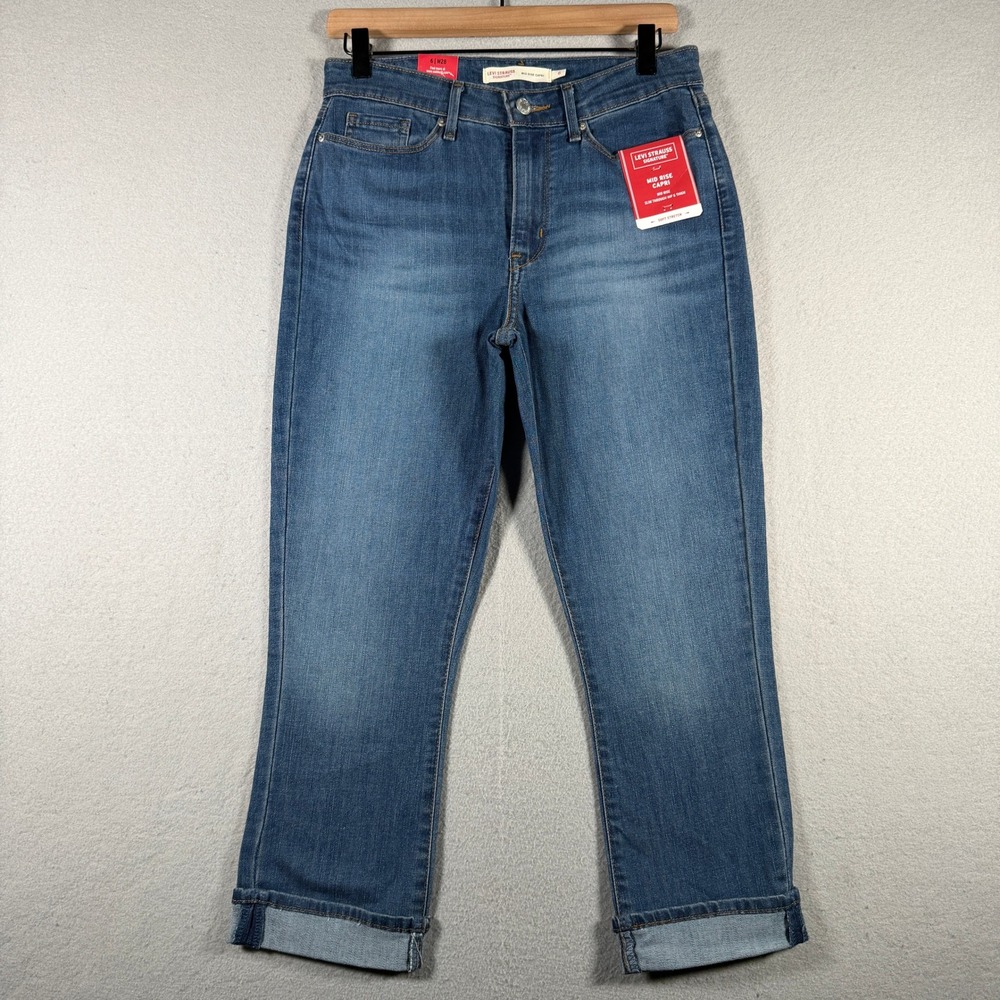 Levi Strauss Signature Womens Mid Rise Capri Jeans Medium Wash Blue Size 6 W28